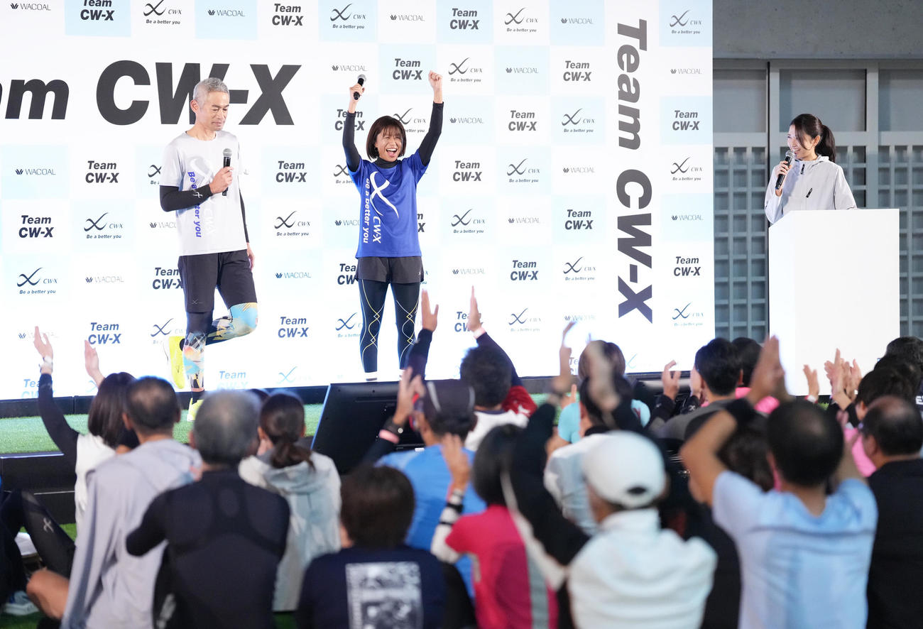 イベントに登場した、左からイチロー氏、福士氏、三田友梨佳氏（撮影・足立雅史）