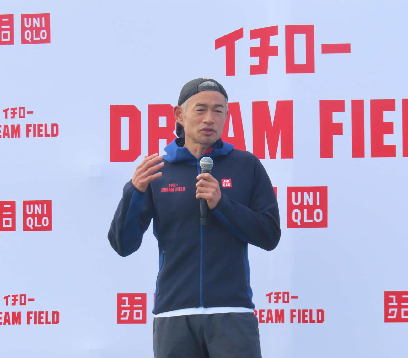 「第1回イチローDREAM FIELD DAY」にてあいさつするイチロー氏（撮影・北村健龍）