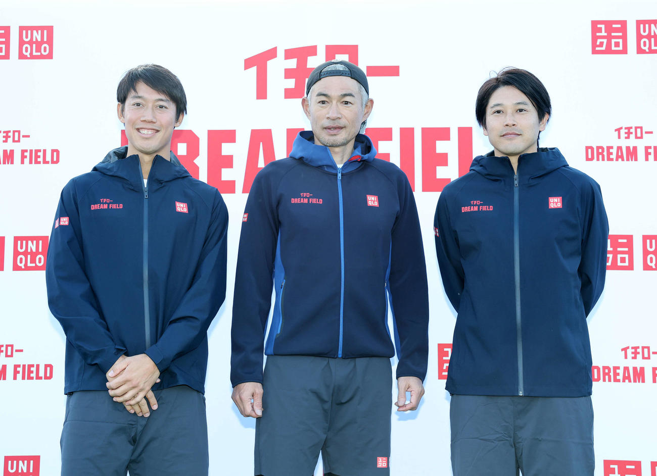 写真に納まる、左から錦織、イチロー氏、内田氏（撮影・鈴木正人）