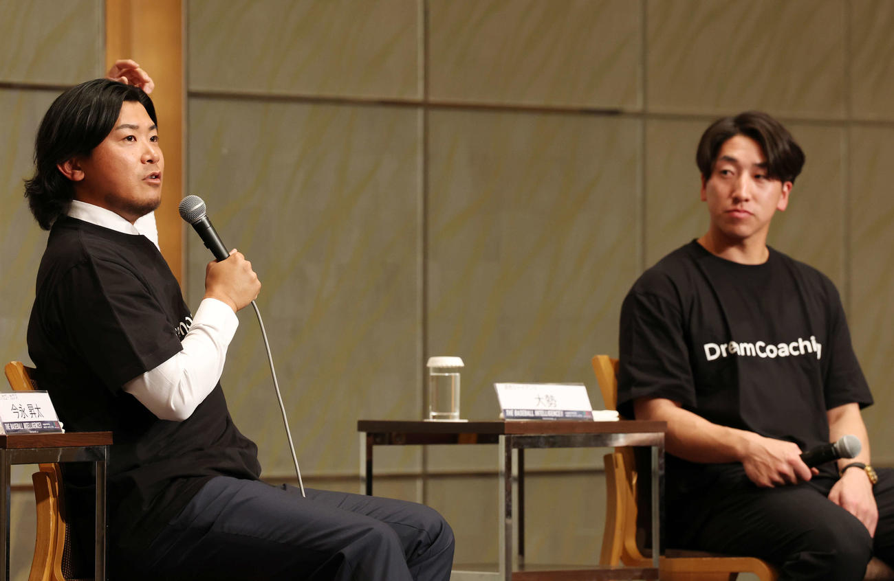 「THE BASEBALL INTELLIGENCE 2025」ドリームコーチングで投球術を語るカブス今永（左）と巨人大勢（撮影・宮地輝）