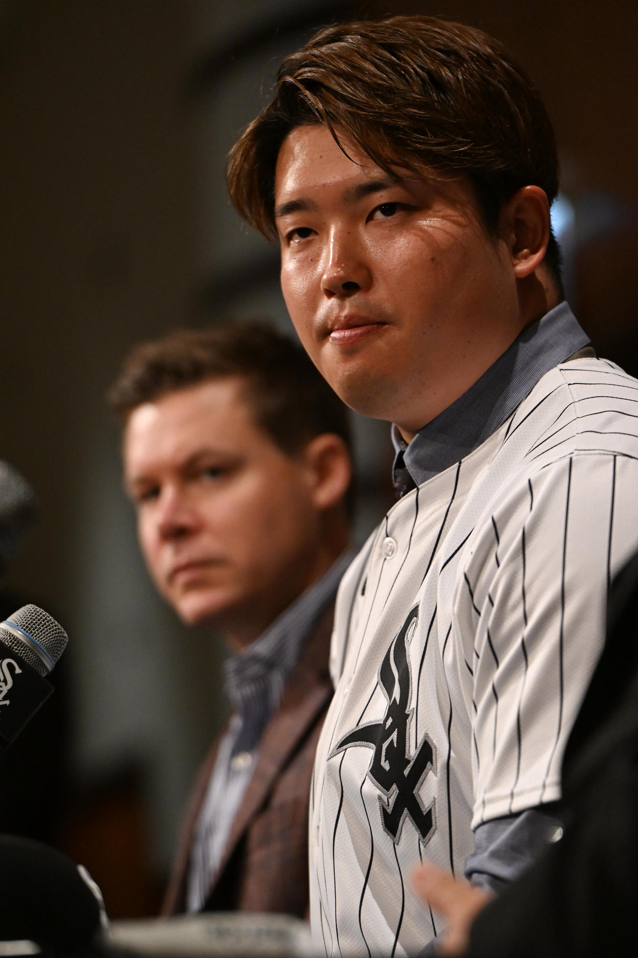 入団会見するホワイトソックス村上宗隆（AP）