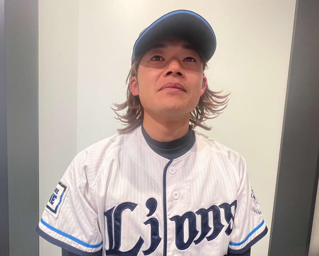 アストロズ入りする今井達也の公認そっくりさん今丼達也氏（撮影・金子真仁）