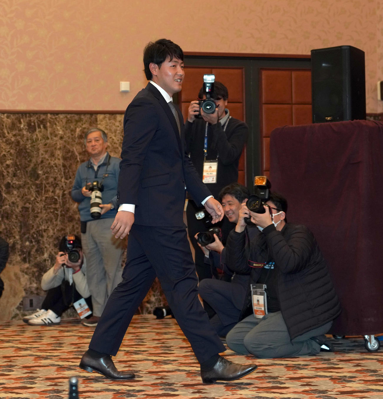 日本記者クラブの会見に登壇したブルージェイズの岡本（撮影・たえ見朱実）
