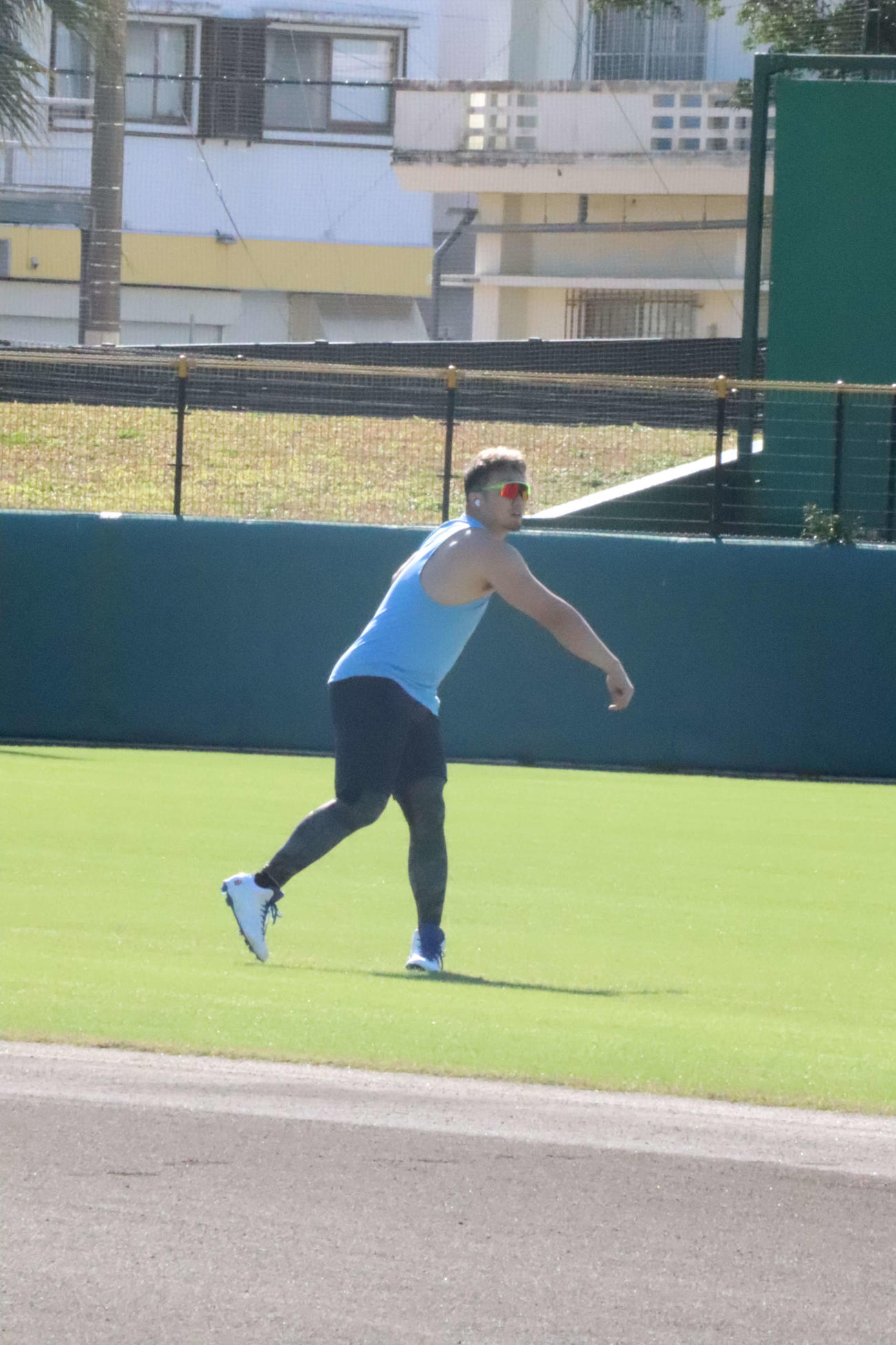 キャッチボールするカブス鈴木誠也外野手（撮影・前原淳）