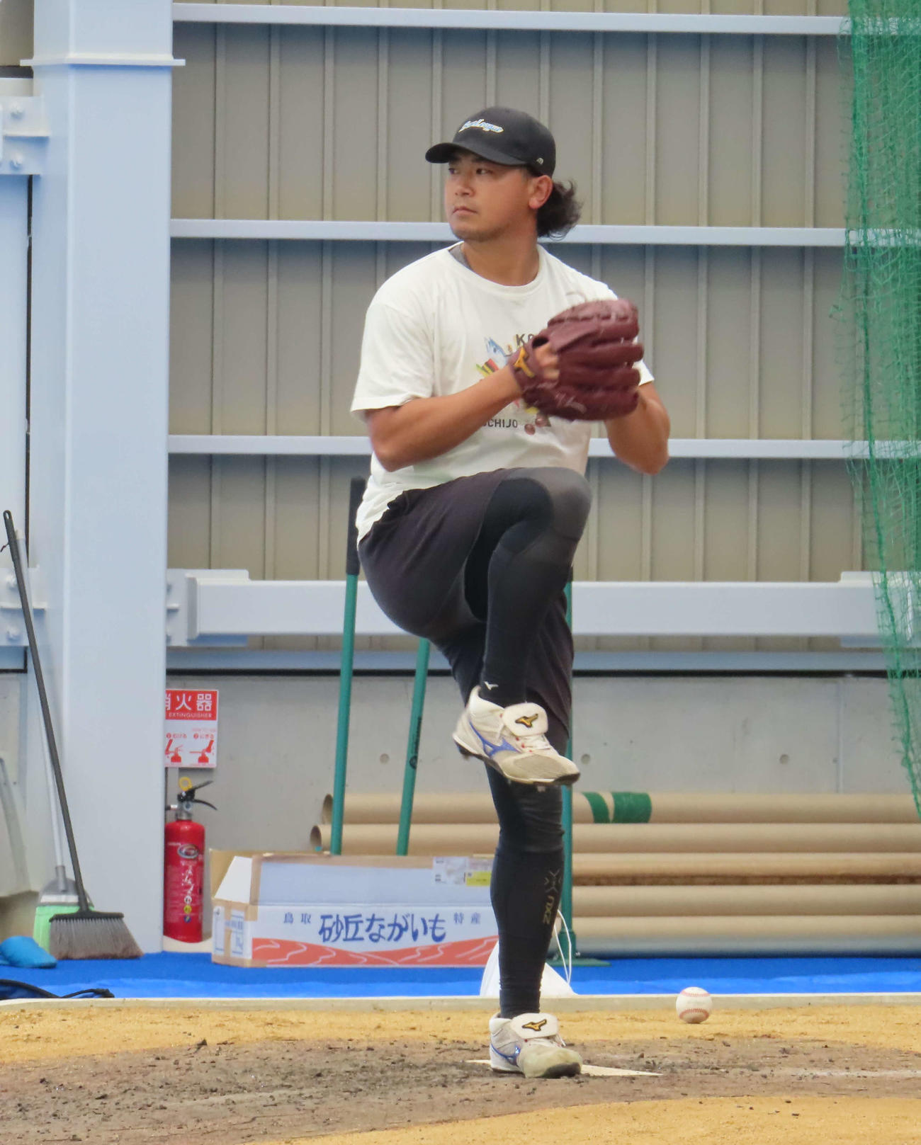 高知市内で自主トレを公開したカブス今永（撮影・水谷京裕）