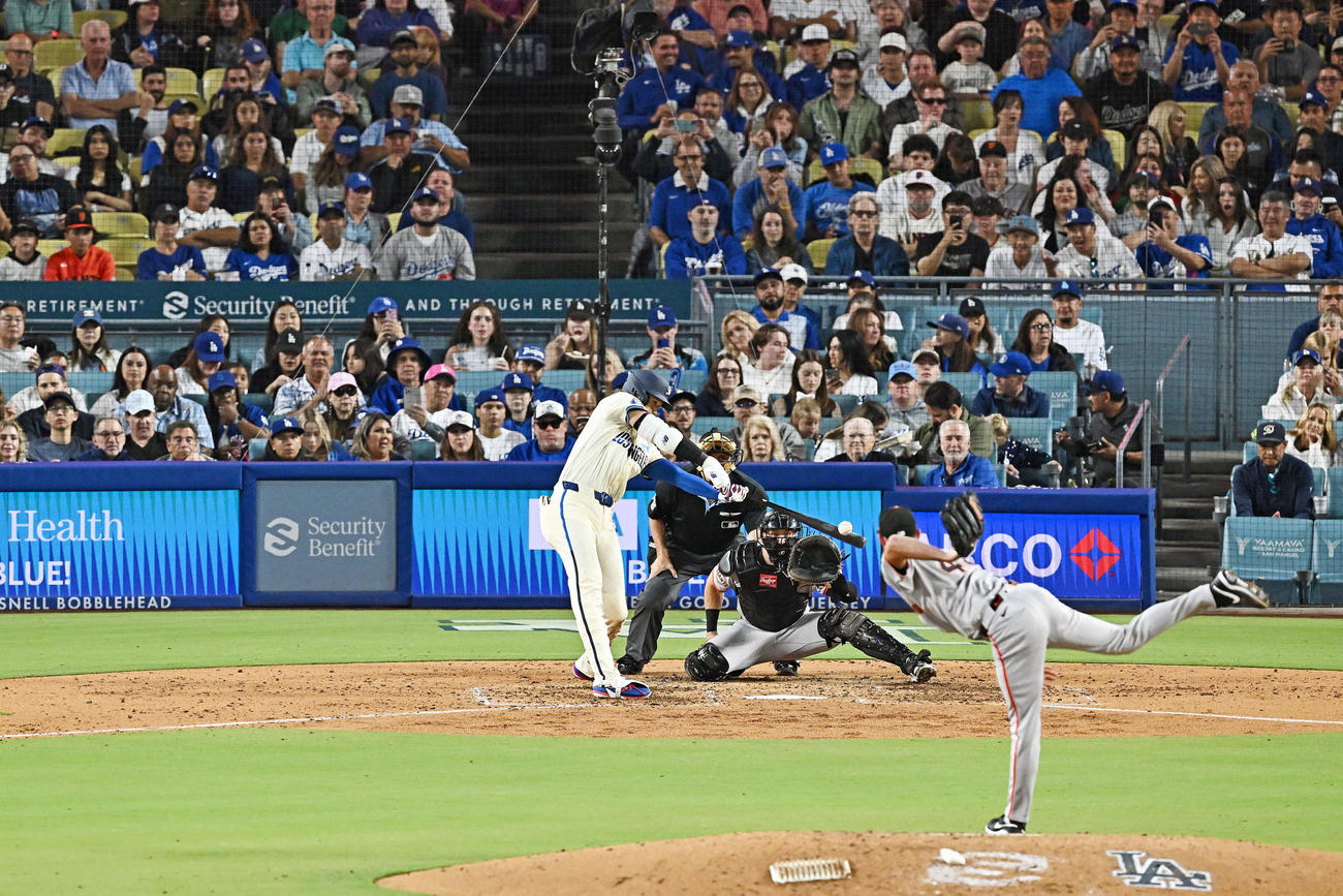 ドジャース対ジャイアンツ　大谷は右中間へソロ本塁打を放つ。投手トリスタン・ベック（2025年6月撮影）