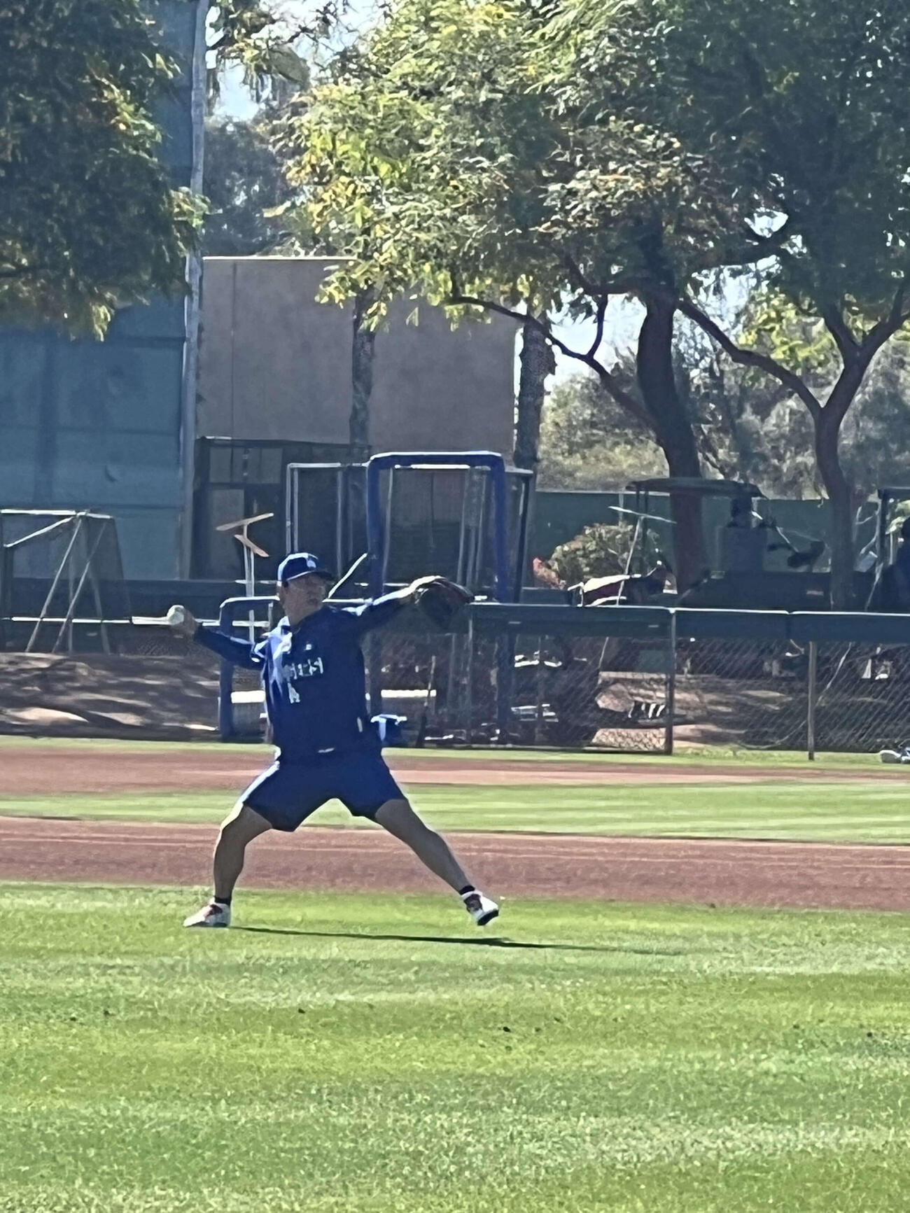 山本由伸はキャッチボールで快速球を披露。上々の仕上がりを披露する。
