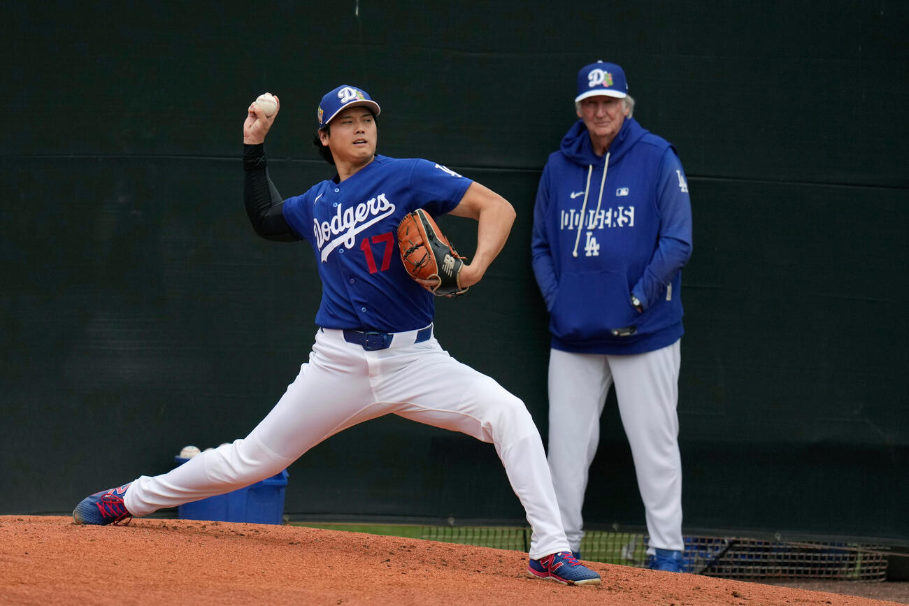 ブルペン投球するドジャース大谷翔平（AP）