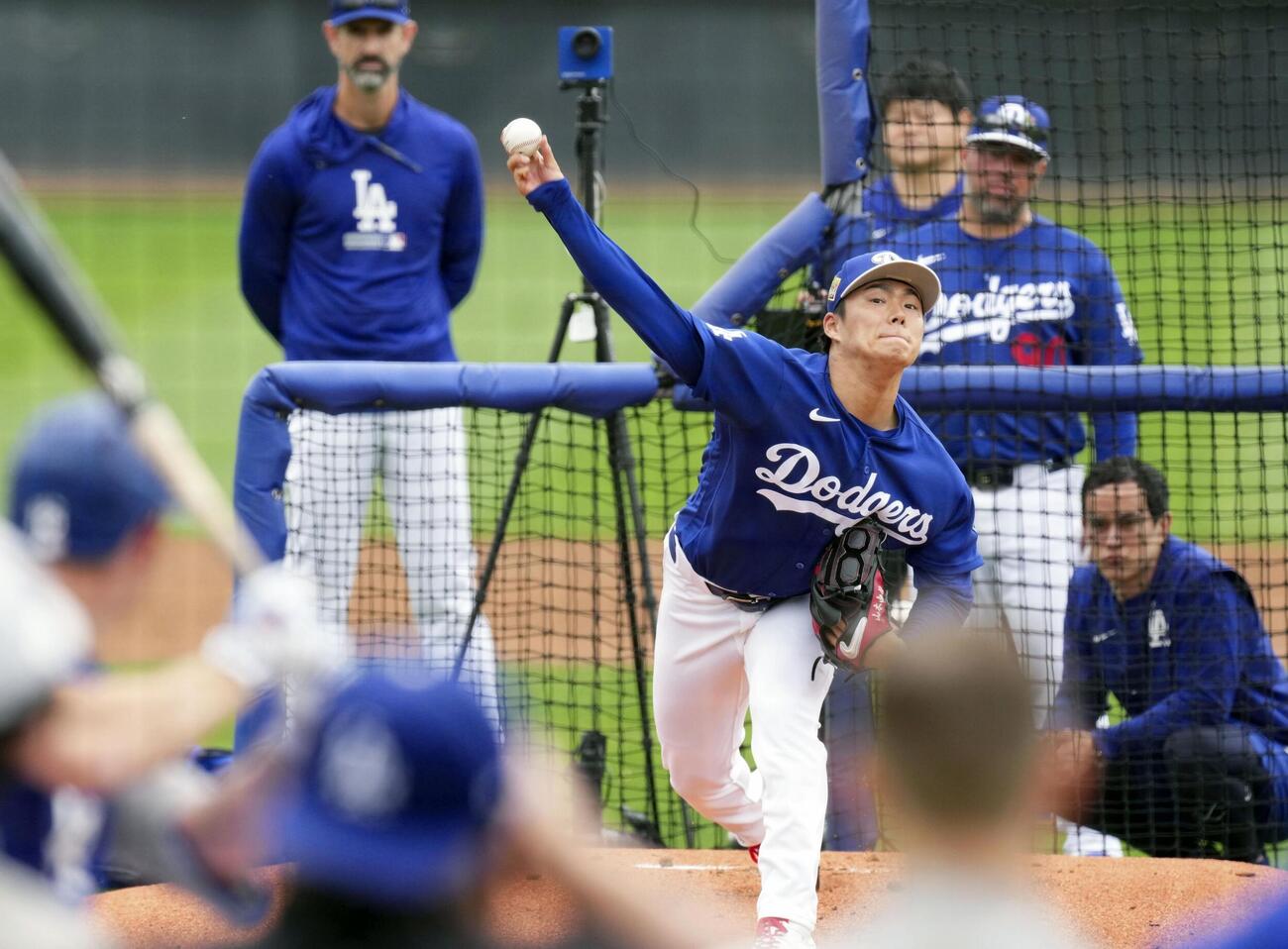 実戦形式に登板したドジャース山本（共同）