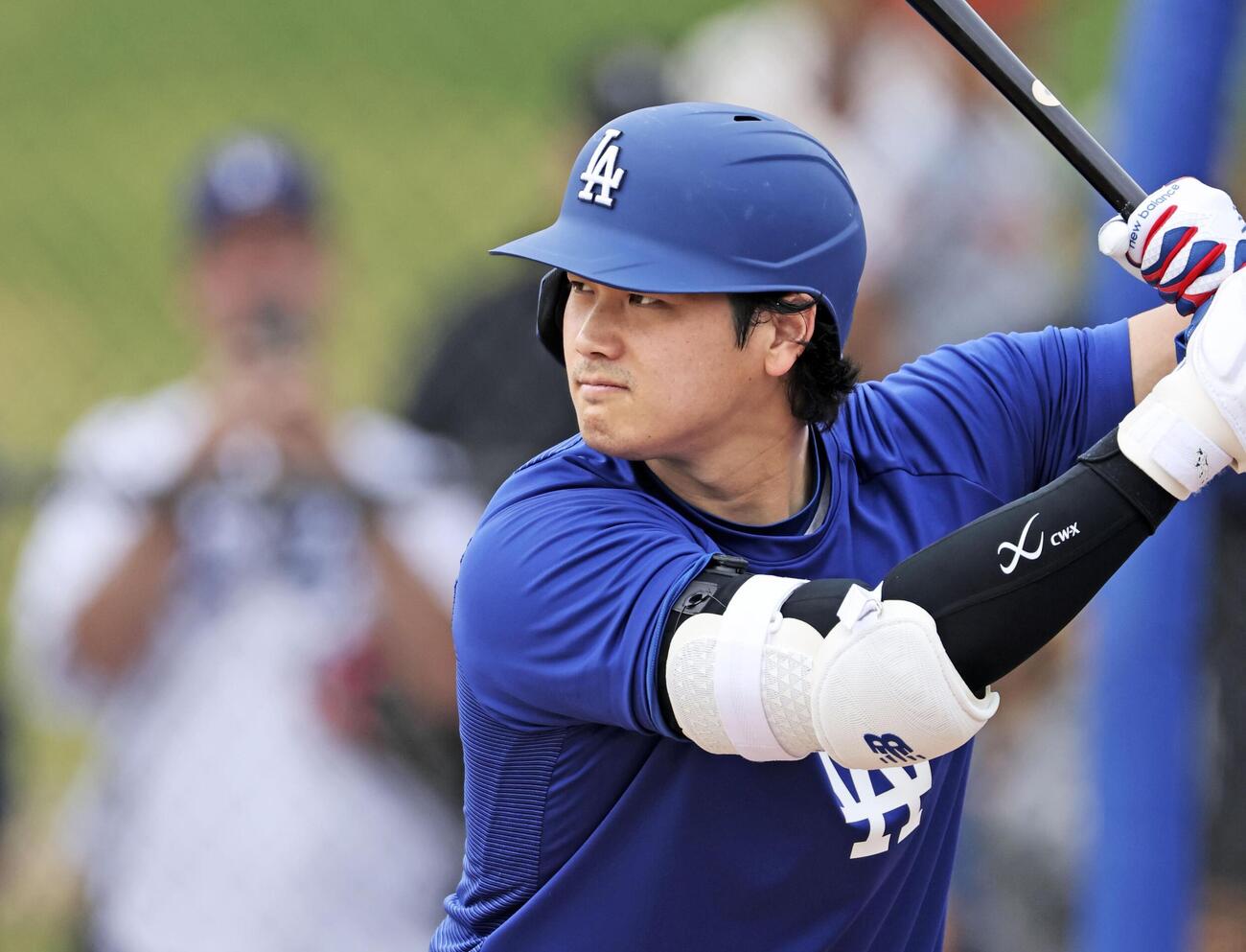 実戦形式の練習で打席に立つドジャース・大谷＝グレンデール（共同）
