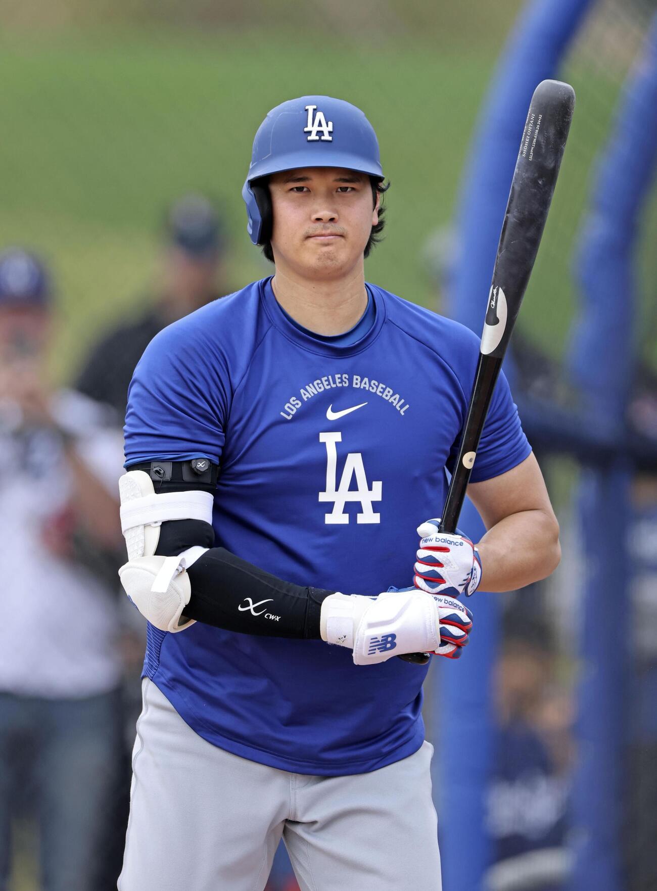 実戦形式の練習で打席に立つドジャース・大谷＝グレンデール（共同）