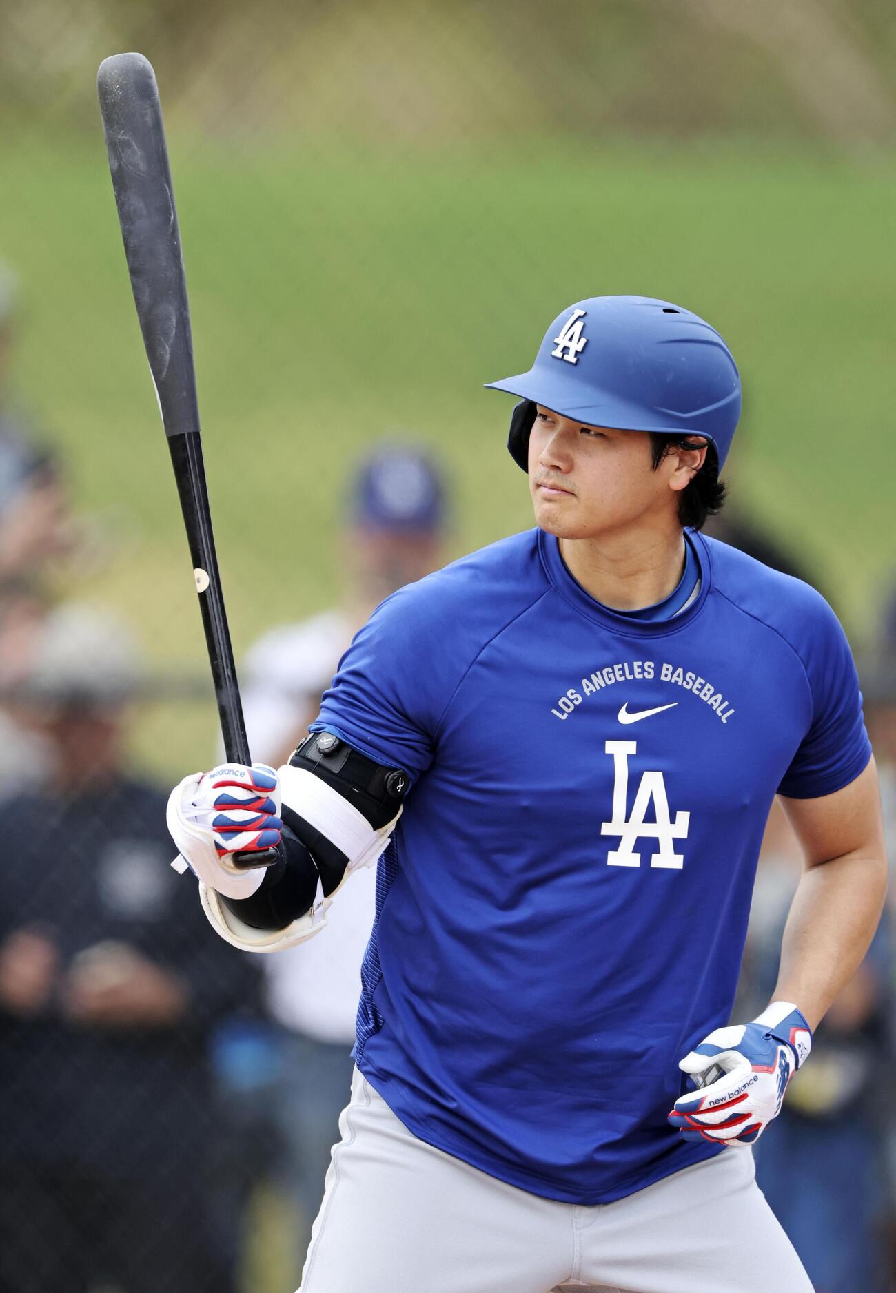 実戦形式の練習で打席に立つドジャース・大谷＝グレンデール（共同）