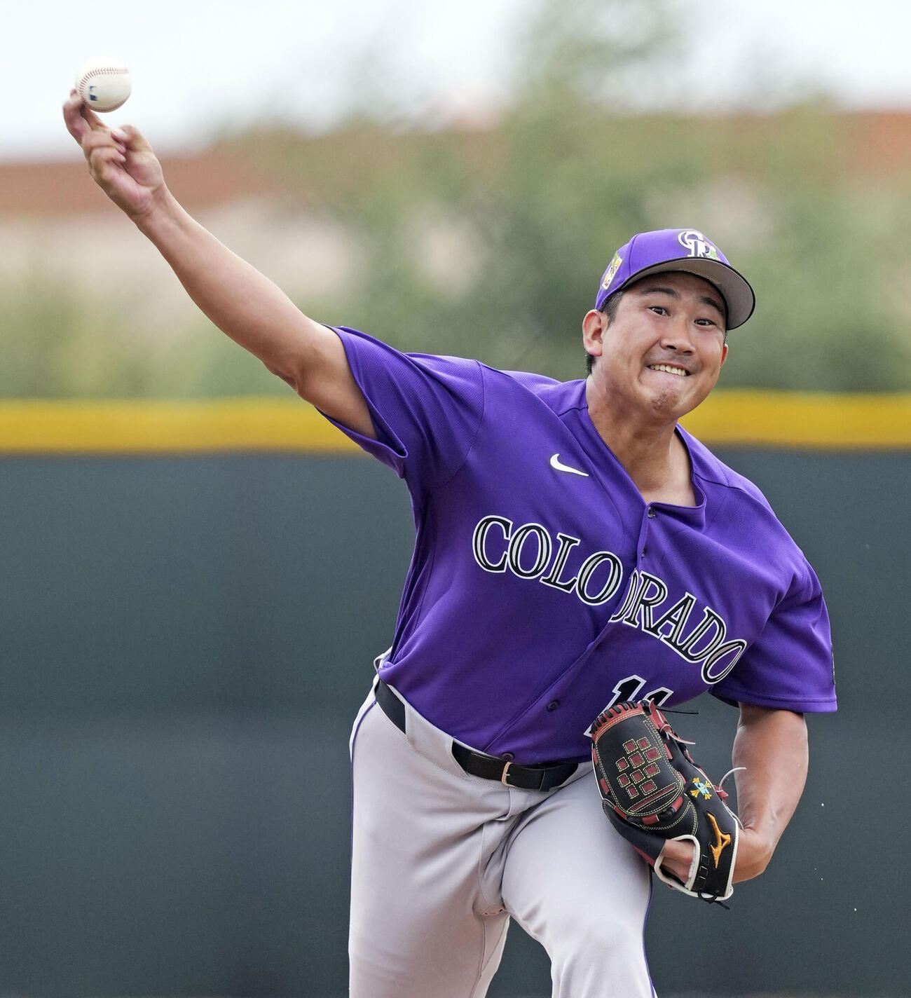 実戦形式に登板したロッキーズ・菅野（共同）