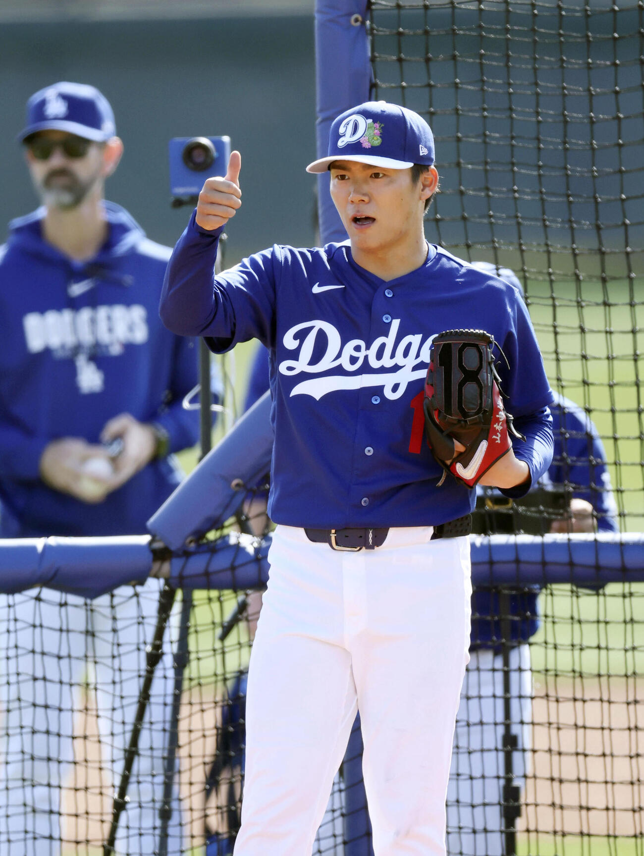 実戦形式の練習に登板したドジャース・山本＝グレンデール（共同）