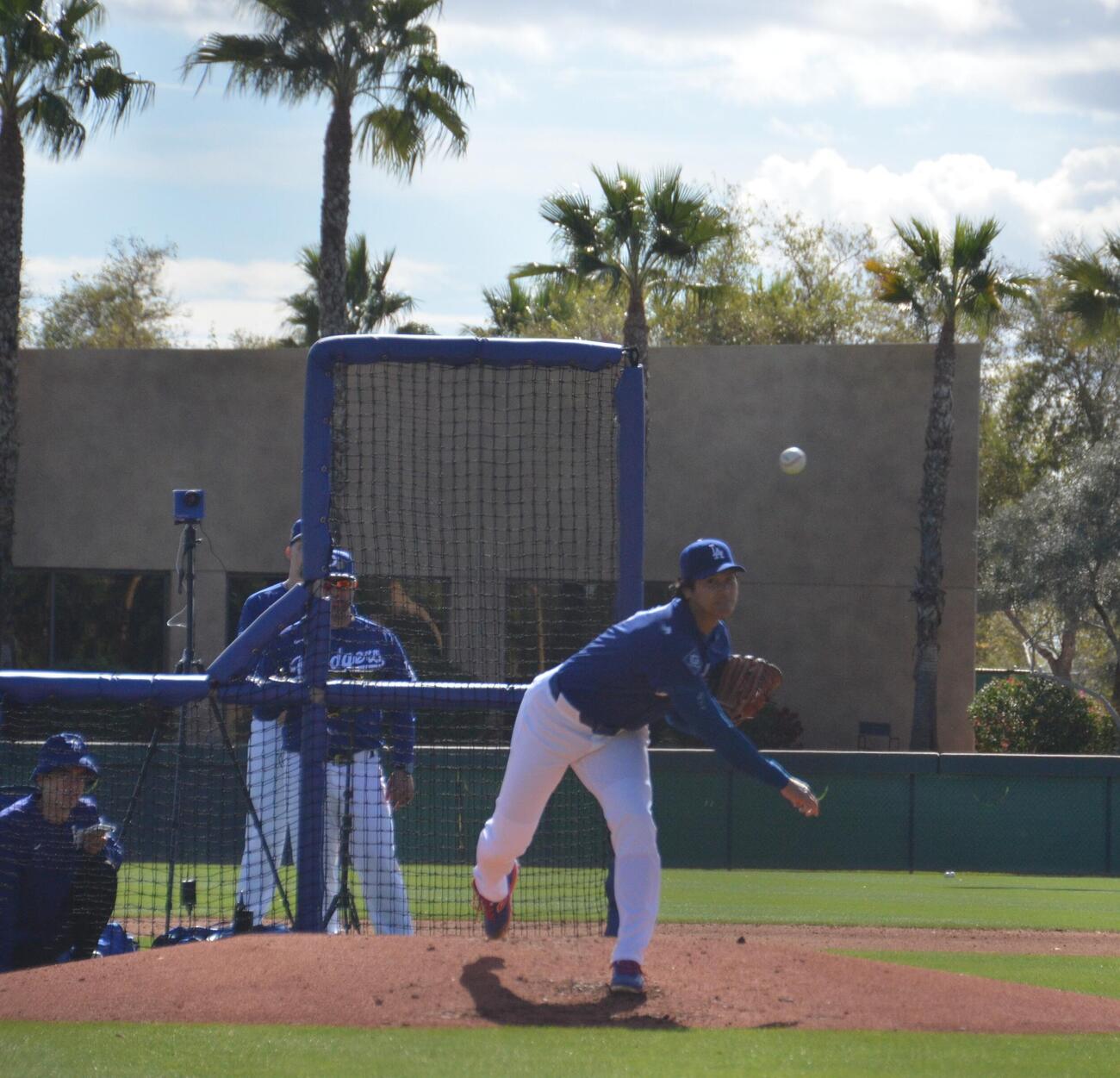 実戦想定の投球練習を行った大谷（撮影・斎藤庸裕）