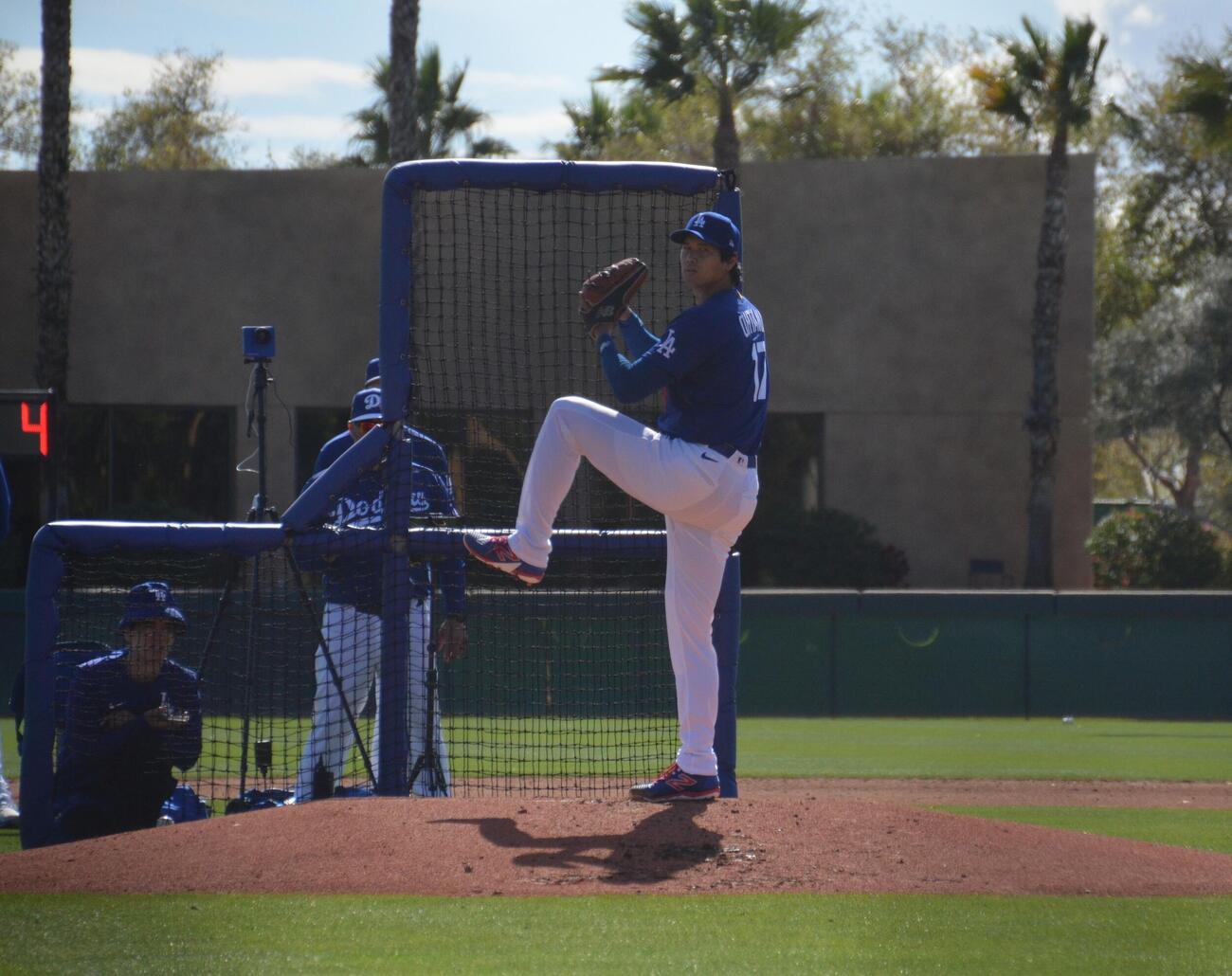 実戦想定の投球練習を行った大谷（撮影・斎藤庸裕）