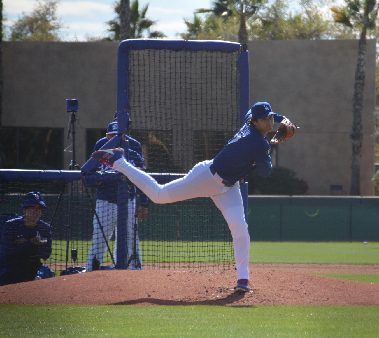 実戦想定の投球練習を行った大谷（撮影・斎藤庸裕）