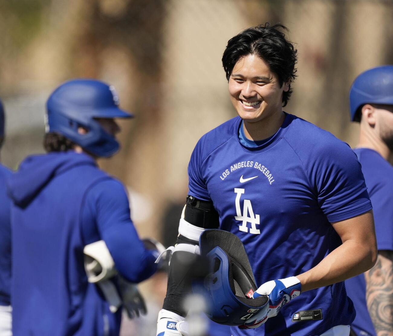 実戦形式の練習を終えたドジャース大谷（共同）
