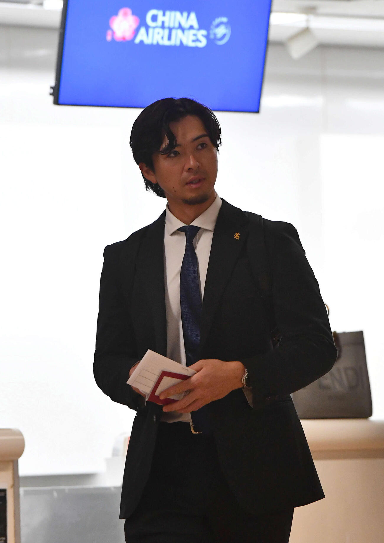 「2026年台日野球国際交流試合」に向けて台湾へ出発するソフトバンク上沢（撮影・岩下翔太）
