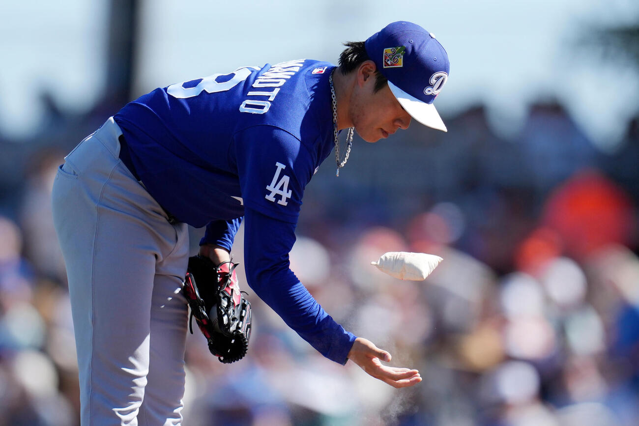 ジャイアンツ戦に登板したドジャース山本由伸（AP）