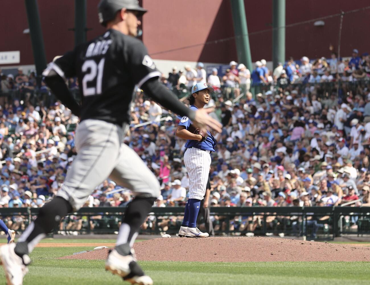 ホワイトソックス戦の3回、この試合3本目のソロ本塁打を浴びたカブス・今永＝メサ（共同）
