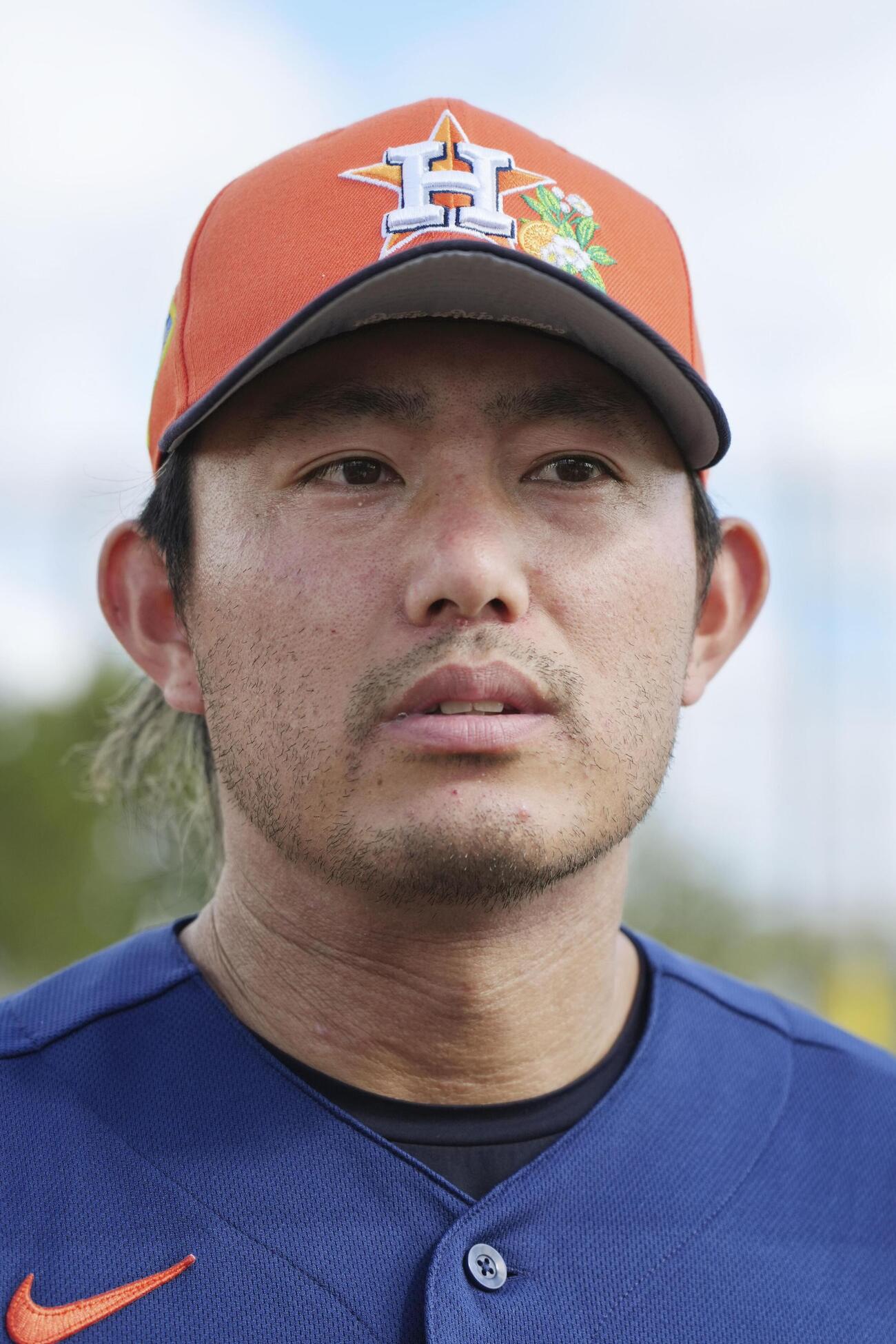 練習を終え、取材に応じるアストロズ・今井＝ウェストパームビーチ（共同）