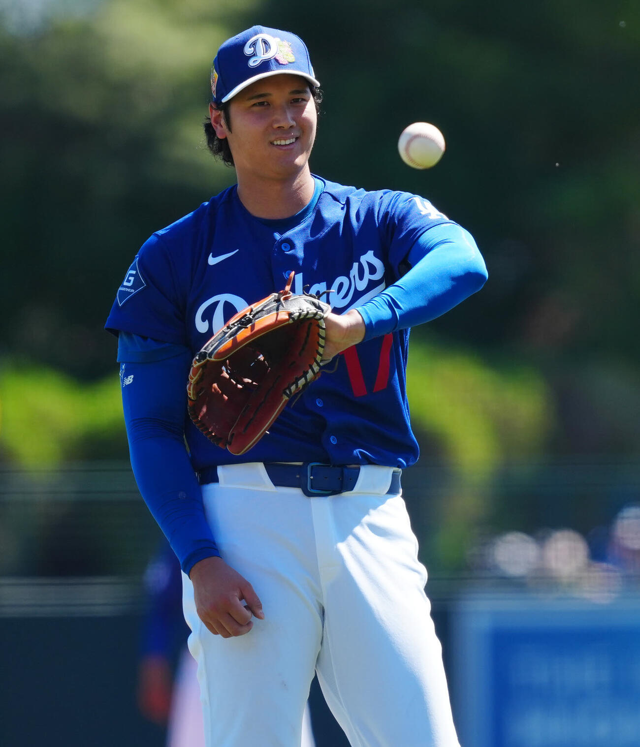 ドジャース対ジャイアンツ　マウンドで笑顔を見せるドジャース先発の大谷（撮影・垰建太）