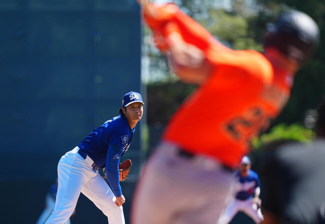 ドジャース対ジャイアンツ　1回表ジャイアンツ2死、チャプマンを左飛に仕留めるドジャース先発の大谷（撮影・垰建太）
