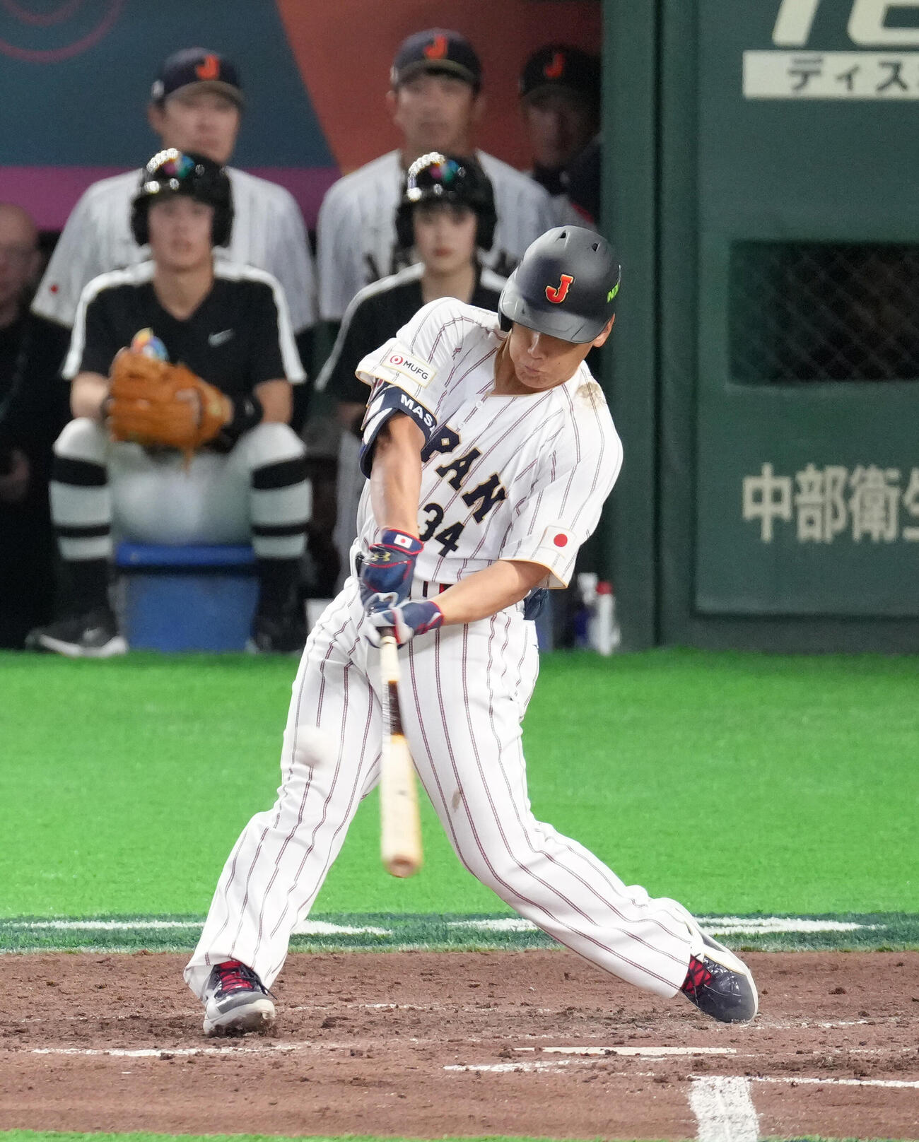 WBCオーストラリア戦の7回裏日本2死一塁、逆転の2点本塁打を放つ吉田正尚（2026年3月撮影）