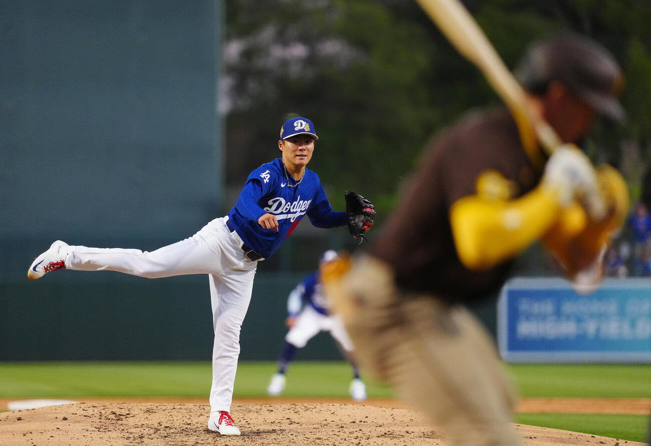 ドジャース対パドレス　力投するドジャース先発の山本（撮影・垰建太）