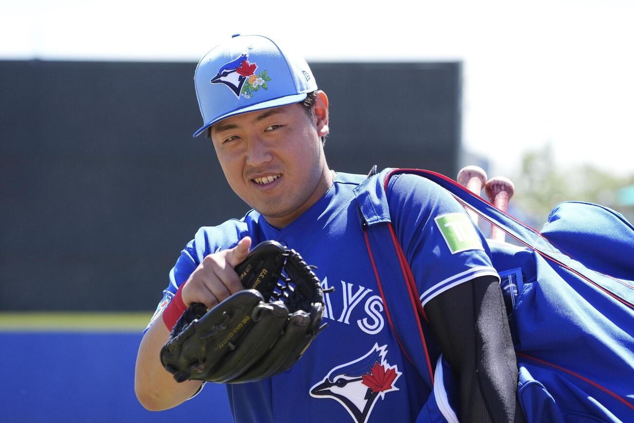 試合に臨むブルージェイズ・岡本＝ダンイーデン（共同）