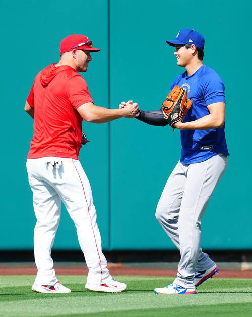 大谷翔平「1番DH」第1打席は中飛 古巣エンゼルスとオープン戦 試合前