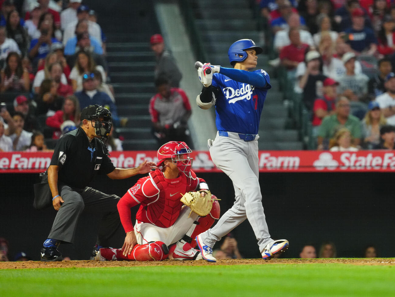 ドジャース対エンゼルス　3回表ドジャース2死満塁、適時二塁打を放つ大谷（撮影・垰建太）