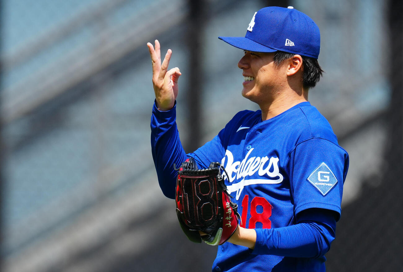 ドジャース対エンゼルス　試合前、調整するドジャース山本（撮影・垰建太）