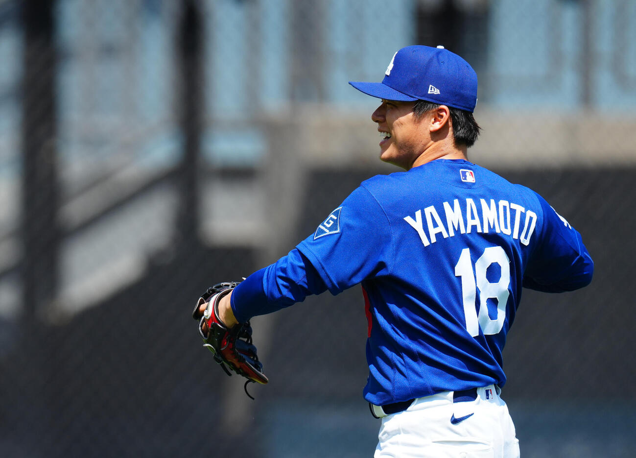 ドジャース対エンゼルス　試合前、調整するドジャース山本（撮影・垰建太）