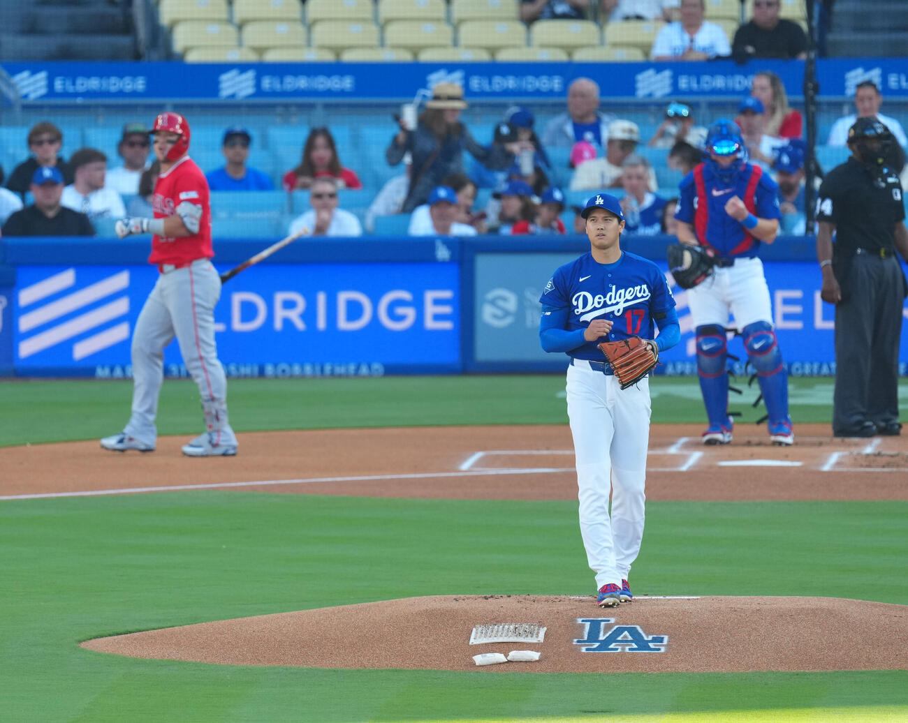 ドジャース対エンゼルス　1回表エンゼルス1死、トラウトを三振に仕留める大谷（撮影・垰建太）