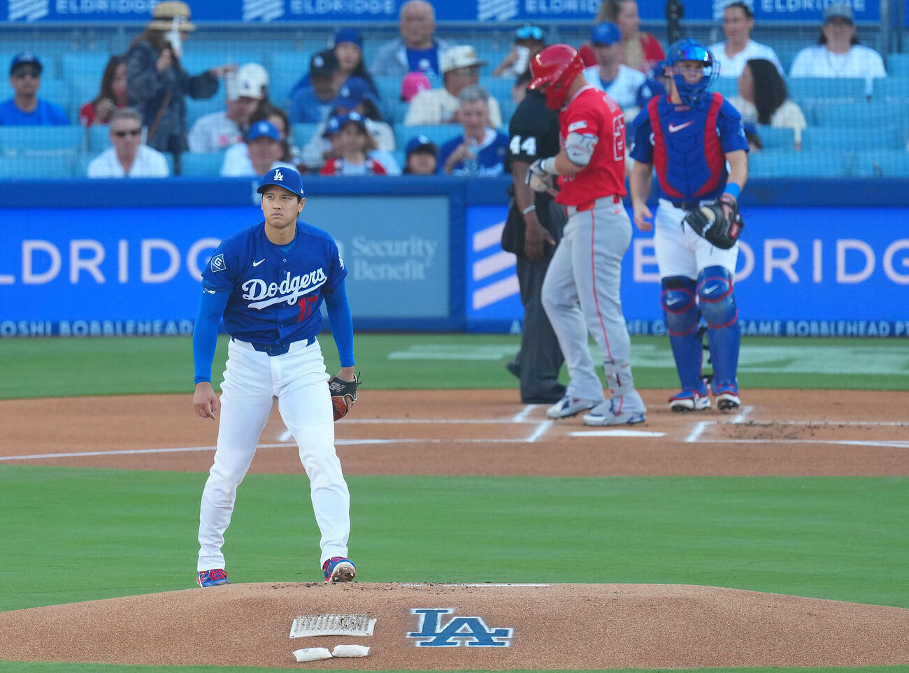 ドジャース対エンゼルス　1回表エンゼルス1死、トラウトを三振に仕留める大谷（撮影・垰建太）
