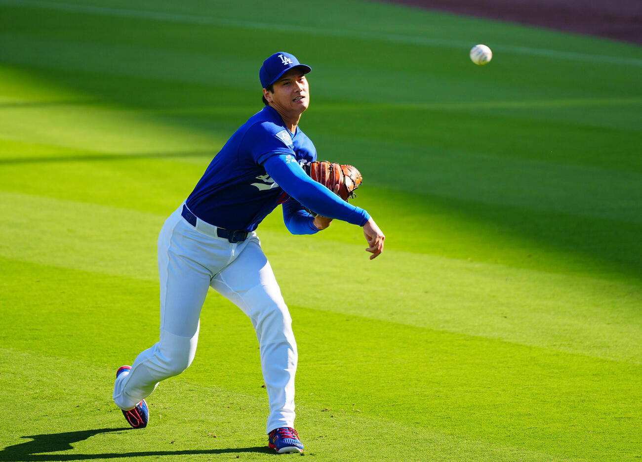 ドジャース対エンゼルス　試合前投球練習を行うドジャース大谷（撮影・垰建太）
