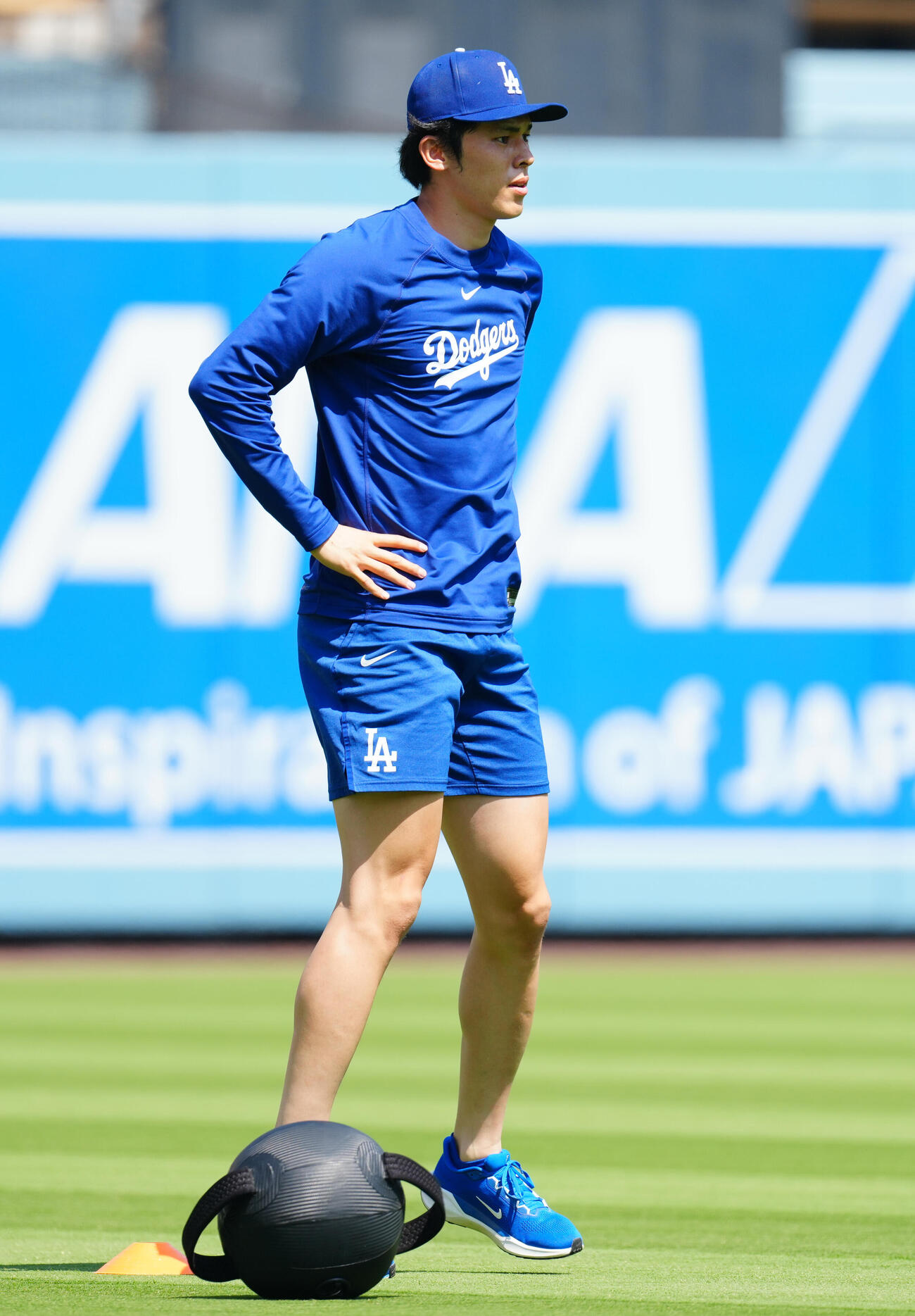 ドジャース対エンゼルス　試合前調整するドジャース佐々木（撮影・垰建太）