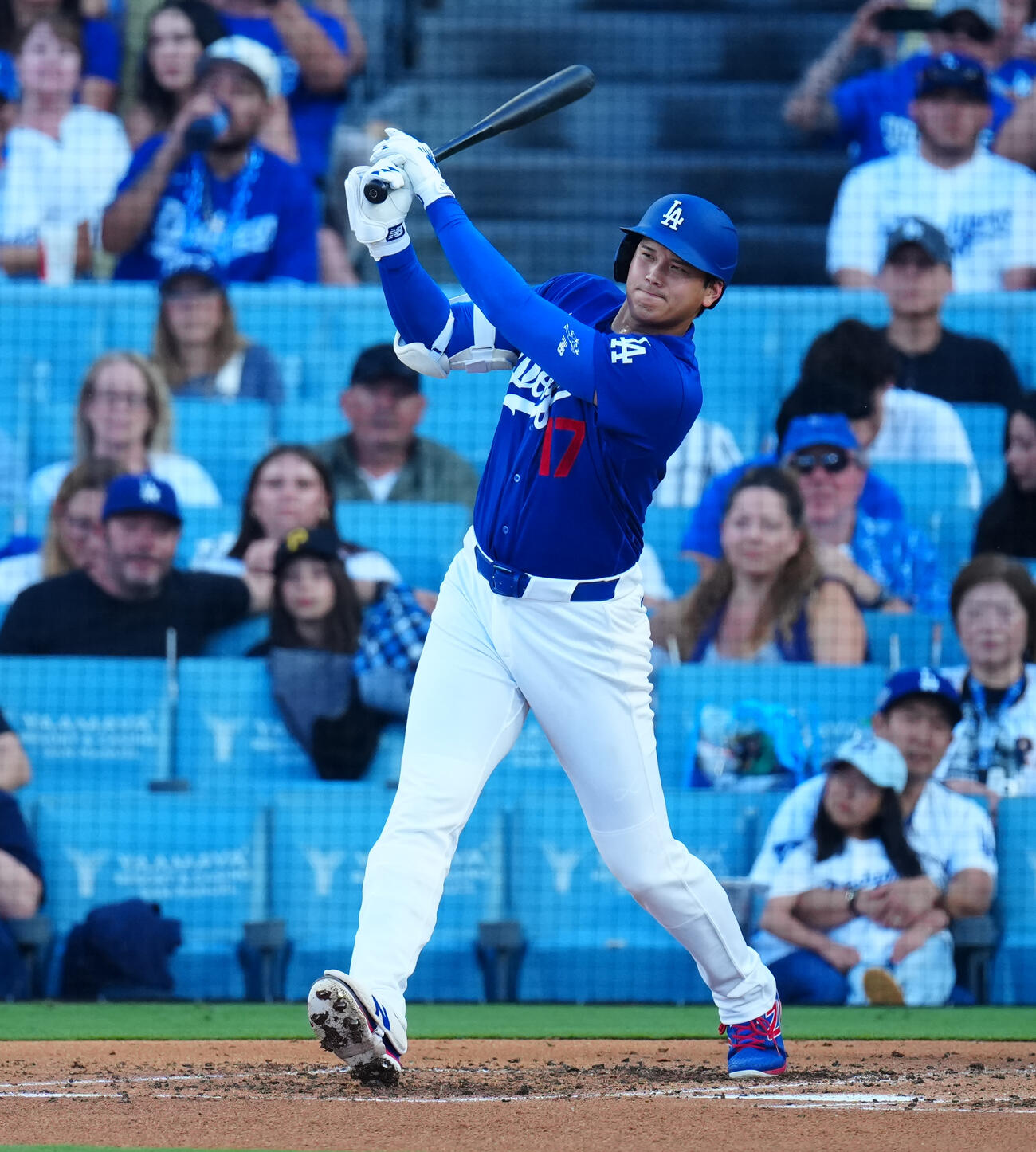 ドジャース対エンゼルス　4回裏ドジャース無死、右前打を放つ大谷（撮影・垰建太）