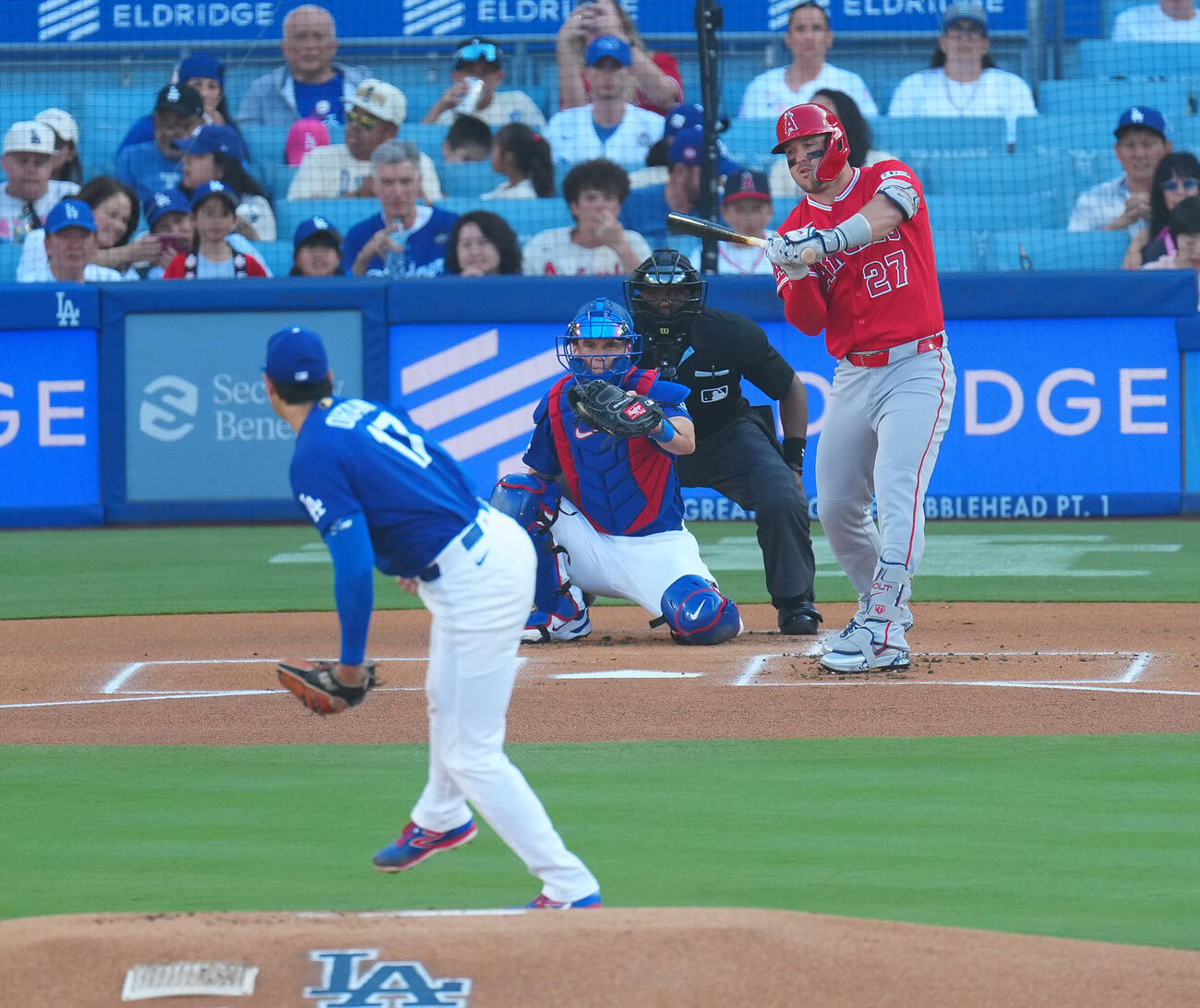 ドジャース対エンゼルス　1回表エンゼルス1死、空振り三振に倒れるトラウト。投手大谷（撮影・垰建太）