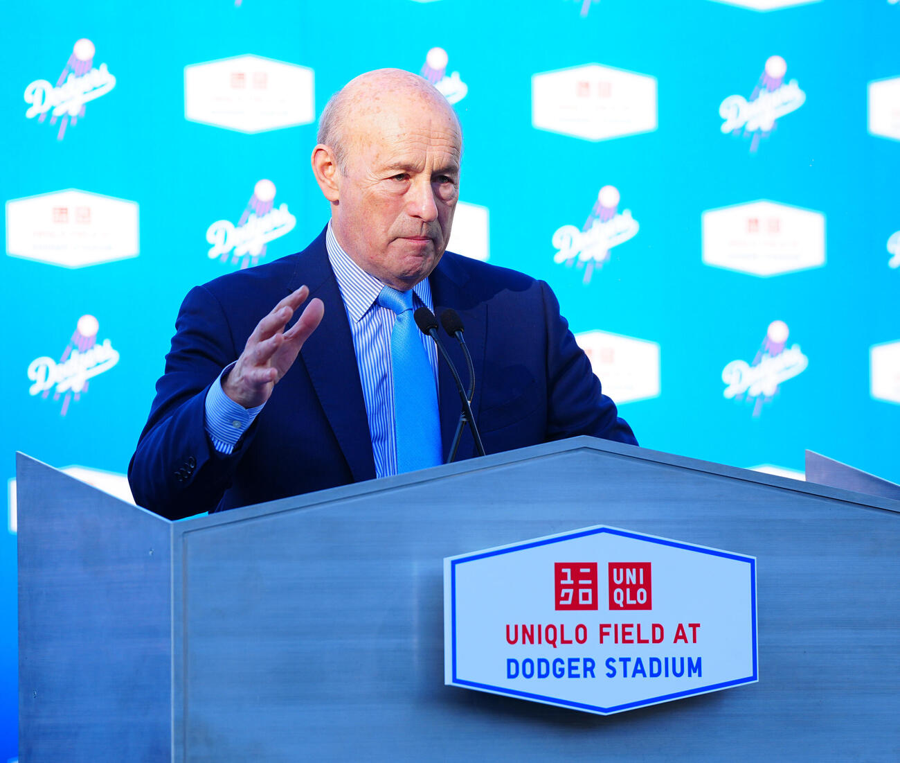 会見に臨むドジャースのスタン・カステン球団社長（撮影・垰建太）