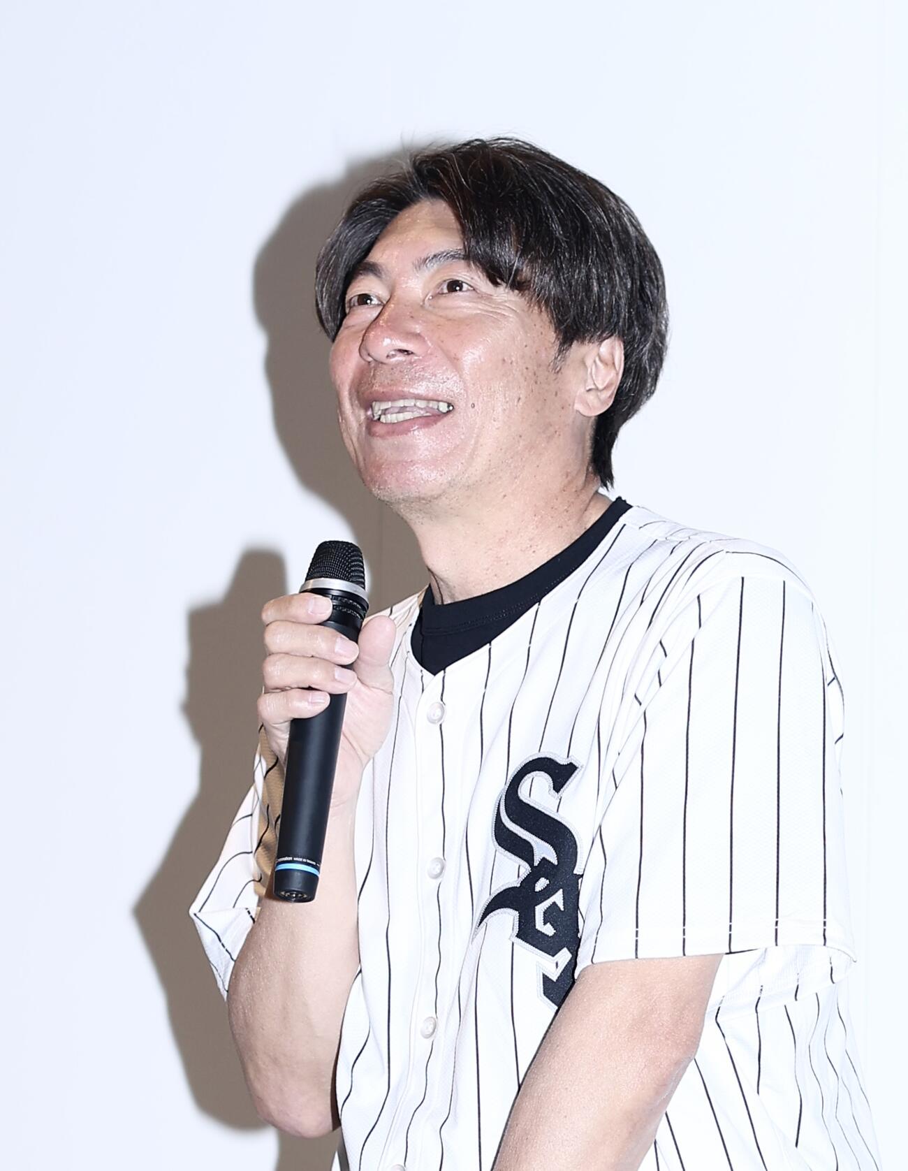 笑顔でトークする高津臣吾氏（撮影・河田真司）