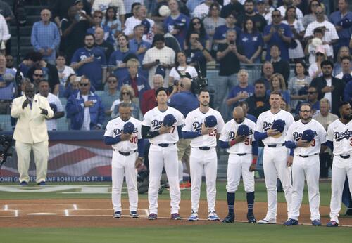 大谷翔平、開幕戦で初打席初安打！打球速度178キロの強烈右前打で26年