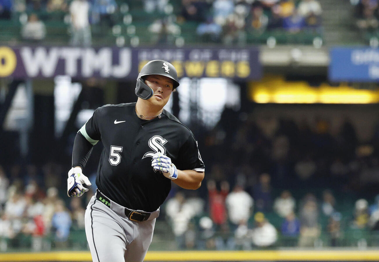 メジャー初本塁打を放ち塁を回るホワイトソックス・村上宗隆（共同）