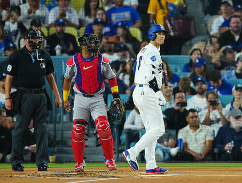 ドジャース対ダイヤモンドバックス 1回裏ドジャース無死、見逃しの三振に倒れる大谷(撮影・垰建太)