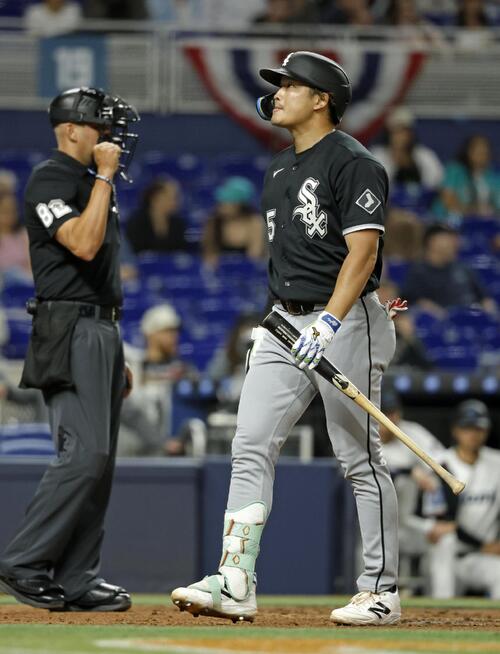 マーリンズ戦の4回、空振り三振に倒れたホワイトソックス・村上=マイアミ(共同)