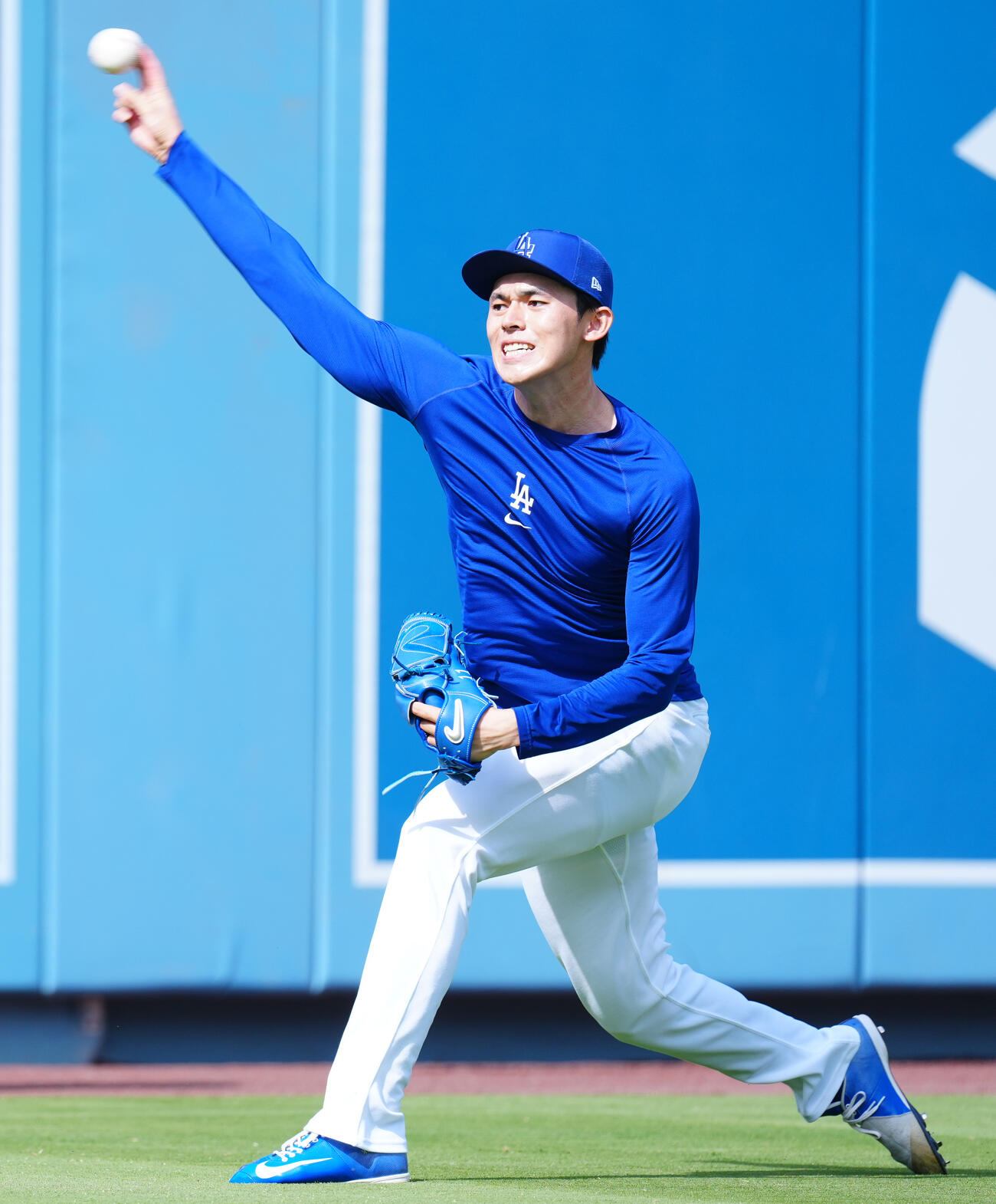 26年3月27日　試合前調整するドジャース佐々木（撮影・垰建太）