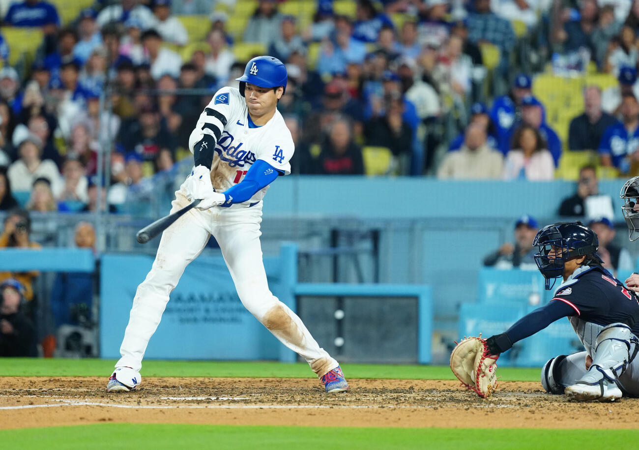 ドジャース対ガーディアンズ　8回裏ドジャース2死二、三塁、空振り三振に倒れる大谷（撮影・垰建太）