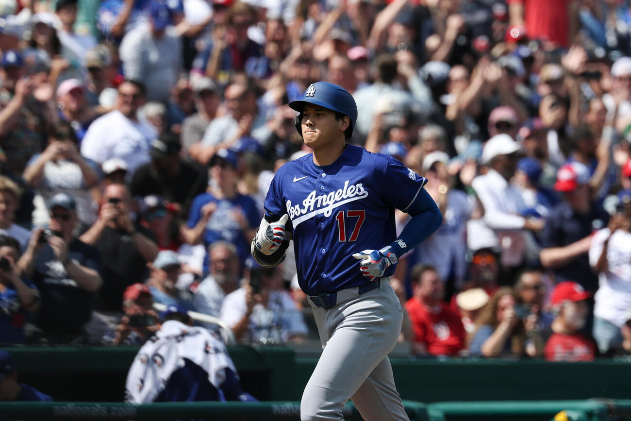 3回、1号同点3ランを放った大谷（AP）